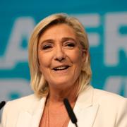 Marine Le Pen talar under valkvällen.