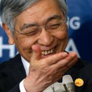 Bank of Japan-chefen Haruhiko Kuroda under ett bankmöte i Yokohama på torsdagen.