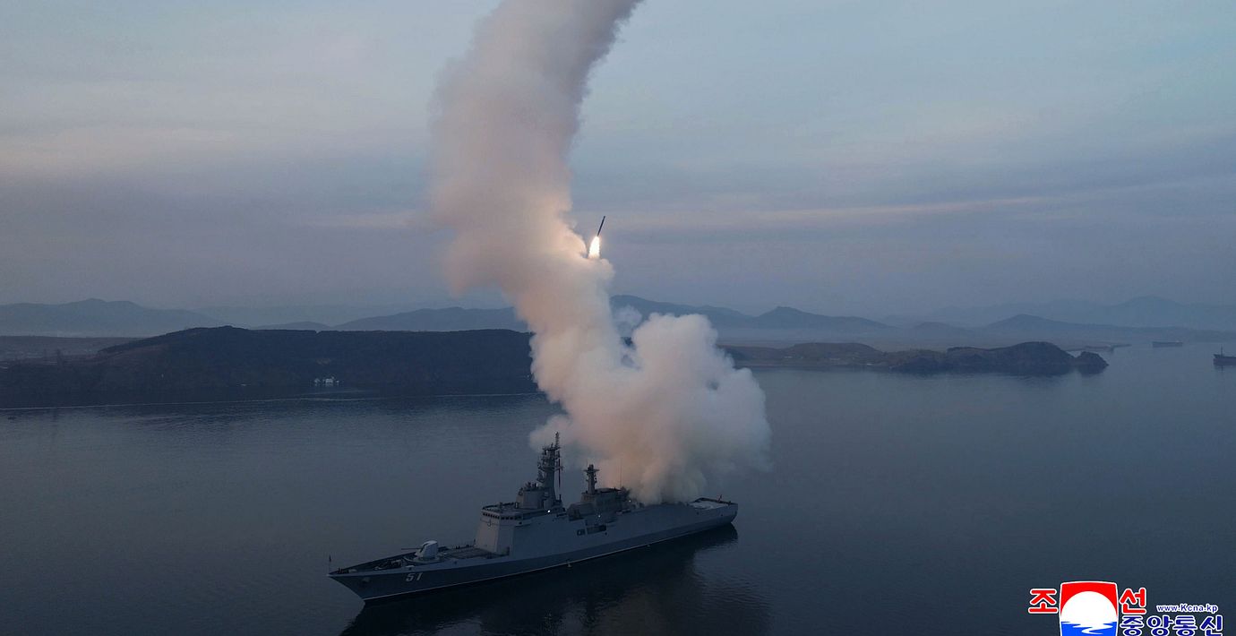 Arkvibild på en nordkoreansk testskjutning.