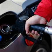 En liter diesel kostar nu under 23 kronor.