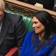 Storbritanniens premiärminister Boris Johnson, inrikesminister Priti Patel samt tidigare finansministern Sajid Javid.