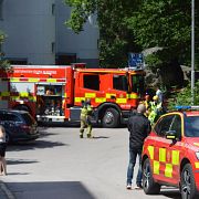Räddningstjänsten på plats vid branden. 
