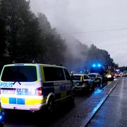 Polisfordon utanför den explosionsdrabbade fastigheten.