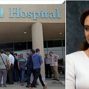 Egyptiska journalister väntar utanför sjukhuset / Claudia Ruiz