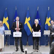 Lotta Edholm (L), Oscar Sjöstedt (SD), Elisabeth Svantesson (M) och Jakob Forssmed (KD) under pressträffen.