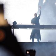 Steve Angello på scen på Stortorget då Malmöfestivalen avslutades på fredagskvällen.