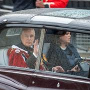 Prins Andrew och prinsessan Eugenie den 6 mars 2023.