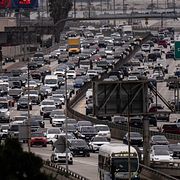 Trafik på en motorväg i Los Angeles.