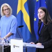 Finansminister Elisabeth Svantesson (M) och klimat- och miljöminister Romina Pourmokhtari (L).