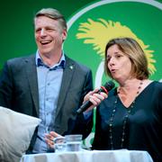 Språkrören Per Bolund och Isabella Lövin. På söndag  får Bolund en ny kollega.