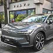 Volvos modell EX60 visas upp.