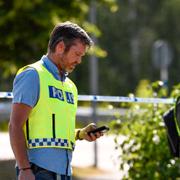 Polisen spärrade av området där kvinnan hittades på tisdagen. 