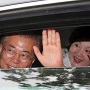 Sydkoreas president Moon Jae-in med frun Kim Jung-sook.