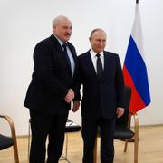 Belarus president Aleksander Lukasjenko och Rysslands president Vladimir Putin under dagens möte.