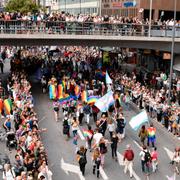 Pride-tåget i Stockholm.