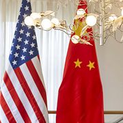 Scott Bessent, Jamieson Greer, Li Chenggang och He Lifeng vid ett USA-Kina-möte i Genève i maj 2025.