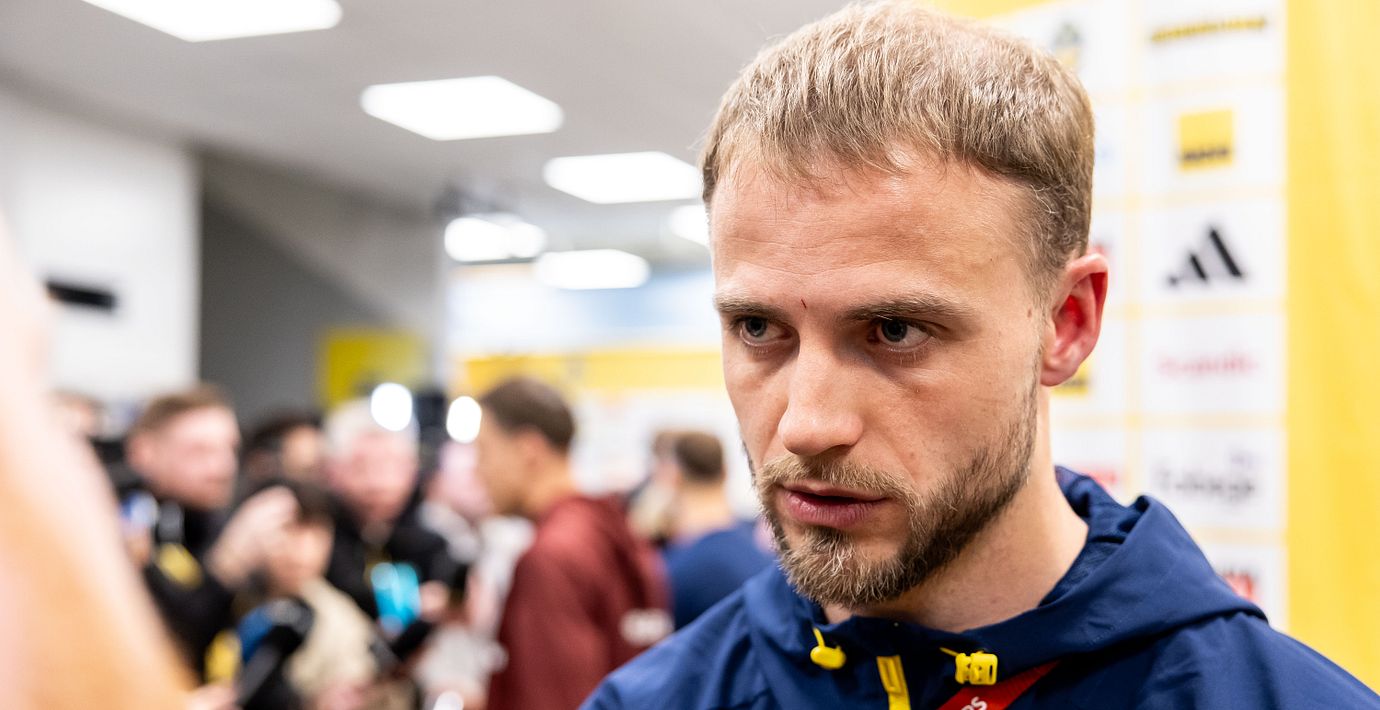 260331 Gustav Lundgren efter playoff-finalen mot Polen.