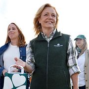 Centerpartiets ledare Elisabeth Thand Ringqvist under sin valspurt inför valet.