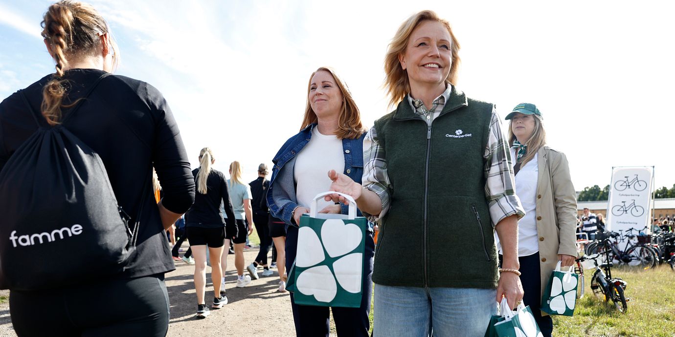 Centerpartiets ledare Elisabeth Thand Ringqvist under sin valspurt inför valet.