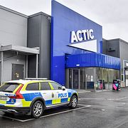 Mannen sköts till döds utanför ett gym. 