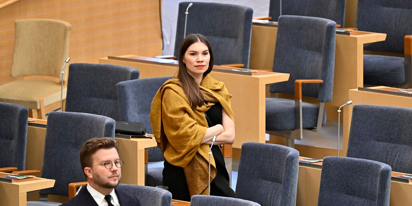 Annika Hirvonen (MP) vid riksmötets öppnande i riksdagens kammare.