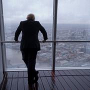 Arkivbild: Dåvarande Londonborgmästaren Boris Johnson blickar ut över London 2013.