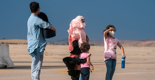 En afghansk familj väntar på att få lämna landet. Arkivbild. Andrea Comas / TT NYHETSBYRÅN