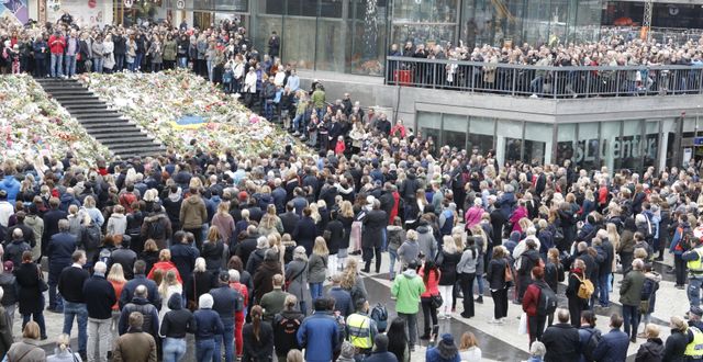 Människor på Sergels torg efter attentatet 2017. Christine Olsson/TT / TT NYHETSBYRÅN