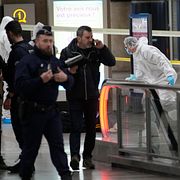 Polis på plats vid Gare de Lyon efter attacken.