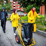 Arkivbild. Sommarjobbande ungdomar i Huddinge.