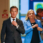 Statminister Ulf Kristersson (M) och socialdemokraternas partiledare Magdalena Andersson efter en EU-debatt i SVT:s Agenda.