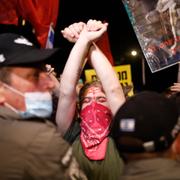 Demonstranter och polis i Jerusalem. 