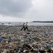 Plastavfall i Mumbai, Indien.