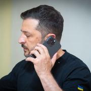 Zelenskyj under samtalet. 