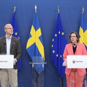 Ludvig Aspling (SD) och Maria Malmer Stenergard (M) under presskonferensen. 