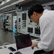 Kinesiska AI-robotar. Illustrationsbild.