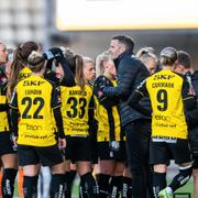 Häcken-tränaren Robert Vilahamn med sitt lag.