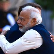 Narendra Modi med Frankrikes president Emmanuel Macron, arkivbild. 