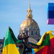 Tamirat Tola vann maratonloppet i Paris.