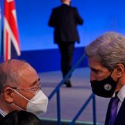 Xie Zhenhua och John Kerry under COP27. 