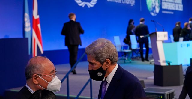 Xie Zhenhua och John Kerry under COP27.  Alberto Pezzali/AP