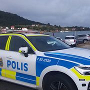 Polis på plats efter olyckan.