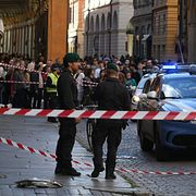 Polisens avspärrningar efter dådet.