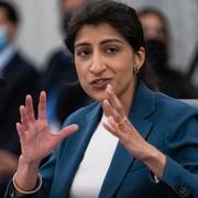 Lina Khan, kommissionär på federala handelskommissionen. Arkivbild. 