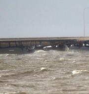 Skanskas vid Pensacola i Florida bro tog styrk i stormen Sally. Tony Giberson / AP