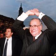 Helmut Kohl i det då östtyska Dresden, kort efter murens fall.