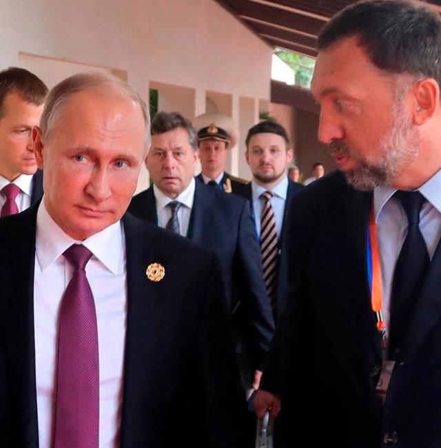 Rysslands president Vladimir Putin och oligarken Oleg Deripaska i november 2017. Mikhail Klimentyev / AP
