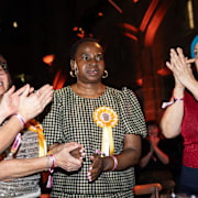 Nnena Kalu (tvåa från höger).