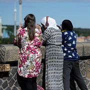 Unga muslimska kvinnor. Arkivbild. 