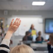 Tre av tio svenska grundskoleelever undervisas av obehöriga lärare.